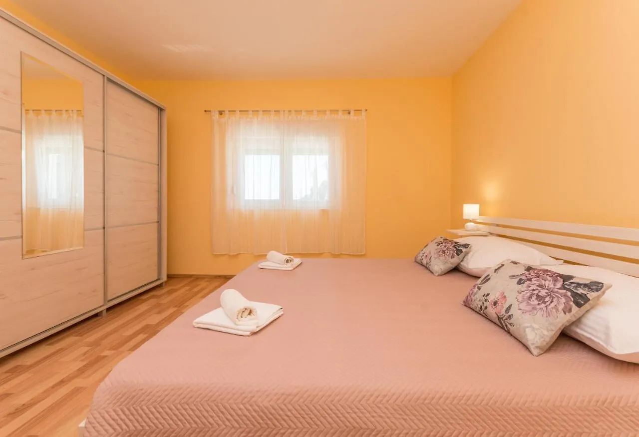 Poolincluded - Holiday Home Maslina Lisane Ostrovicke Hırvatistan