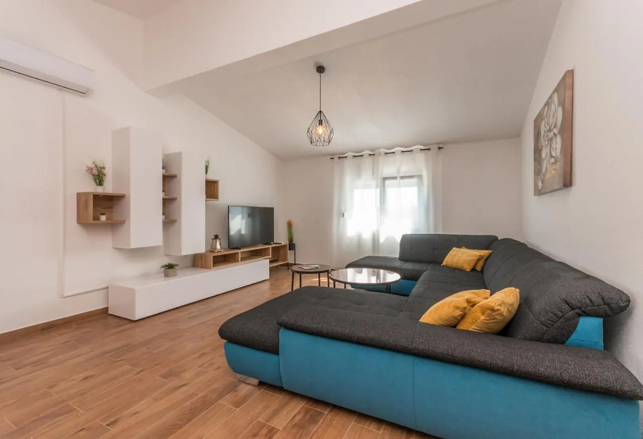 Poolincluded - Holiday Home Maslina Lisane Ostrovicke