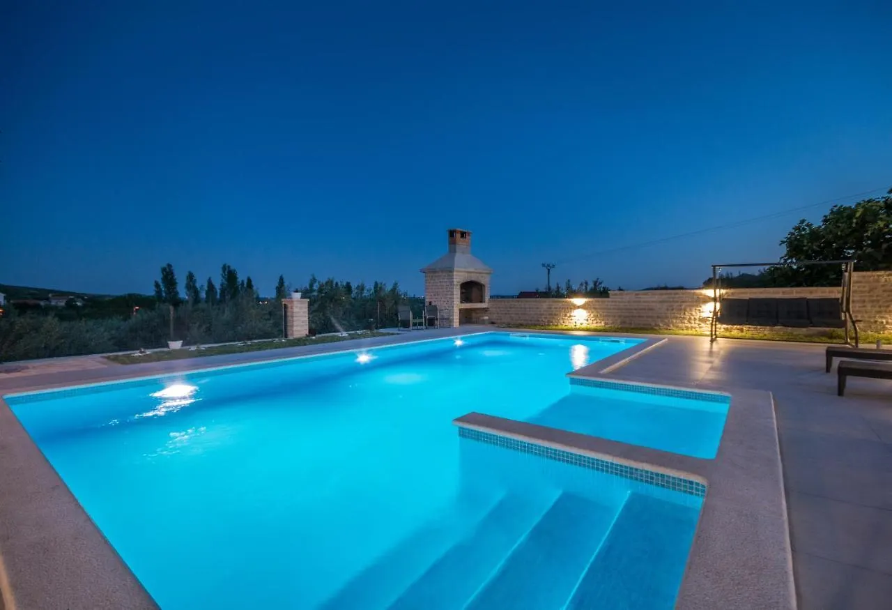 Poolincluded - Holiday Home Maslina Lisane Ostrovicke