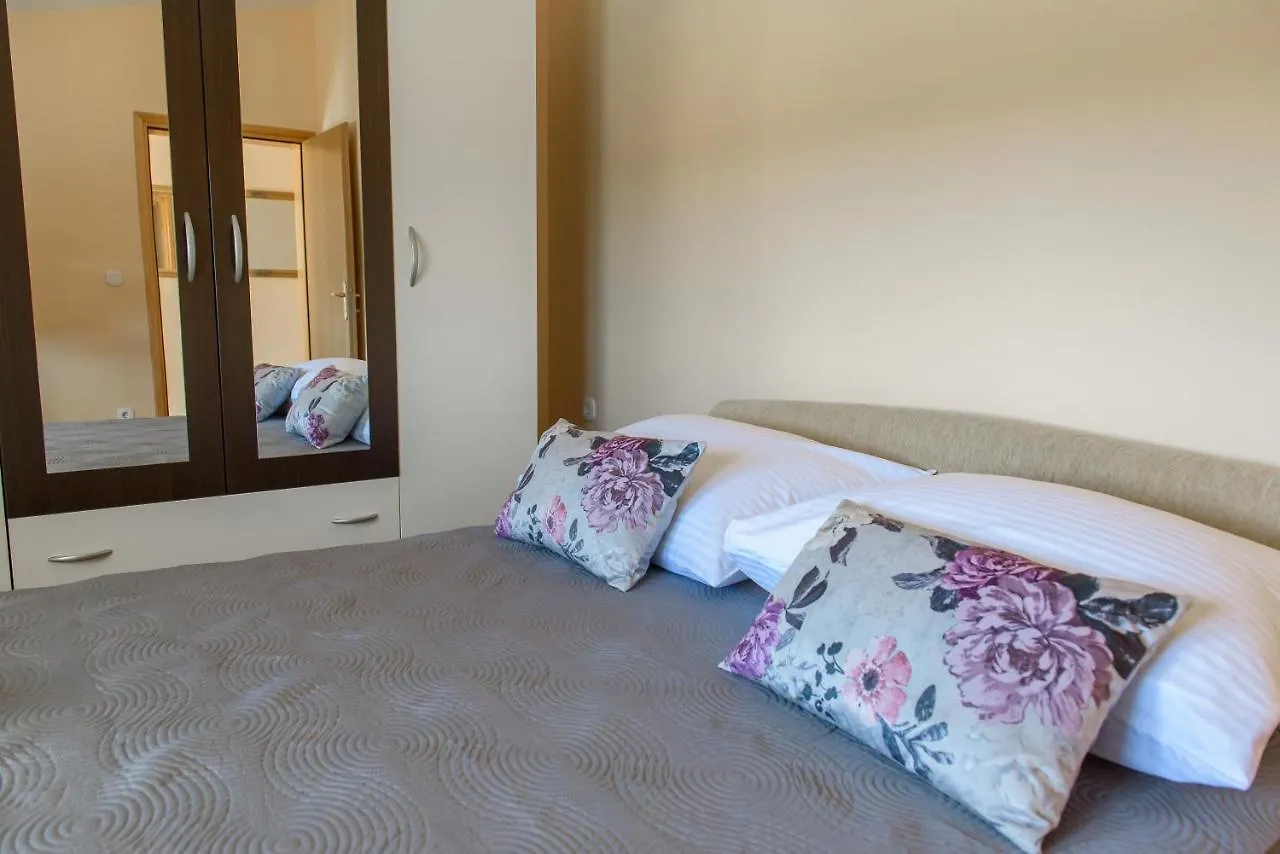 Poolincluded - Holiday Home Maslina Lisane Ostrovicke